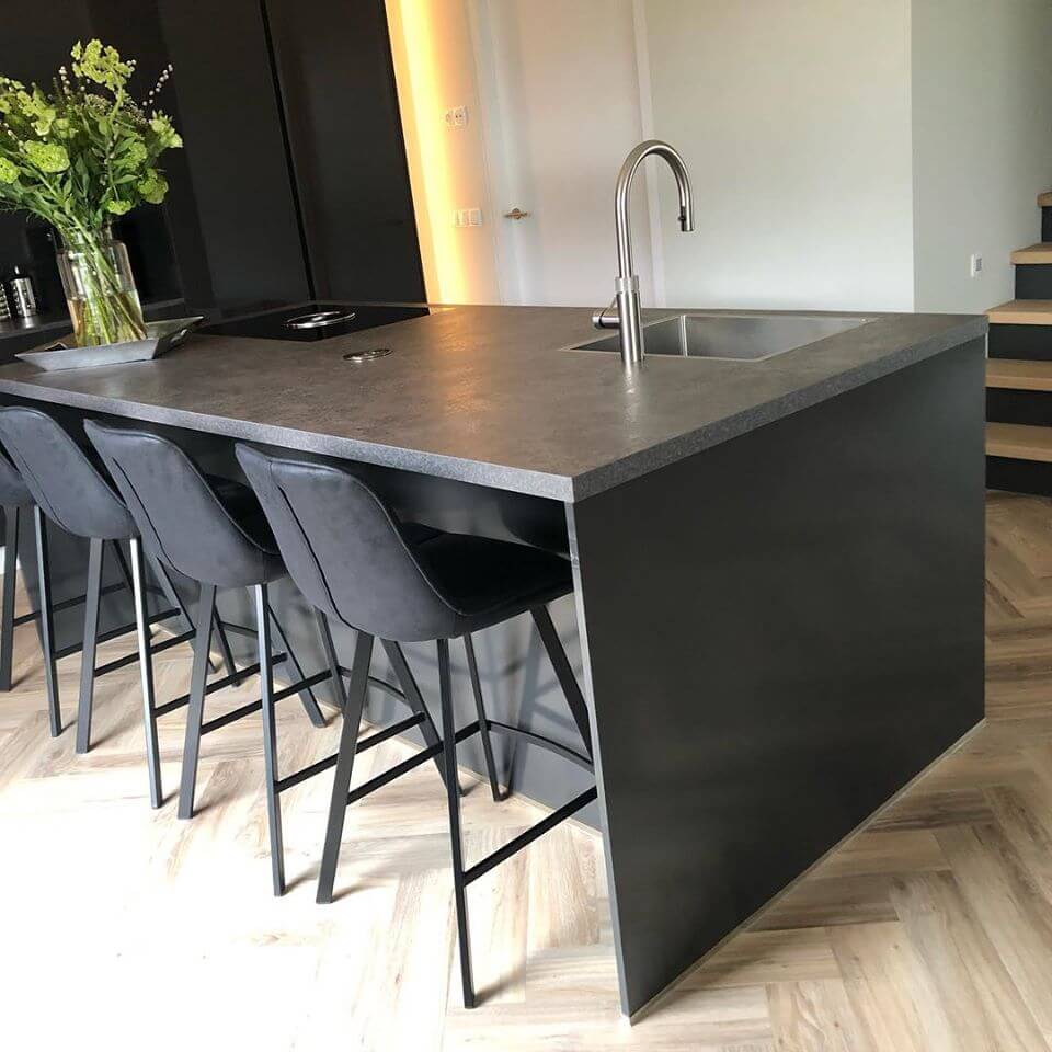Comfortable industrial bar stool Allure / Black