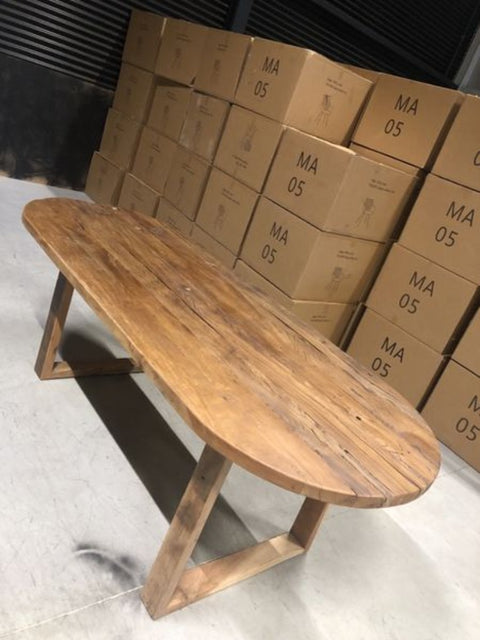 Ovale eettafel Mango met houten onderstel