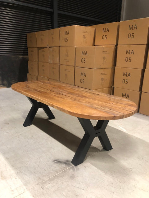 Ovale eettafel Mango met metalen X onderstel