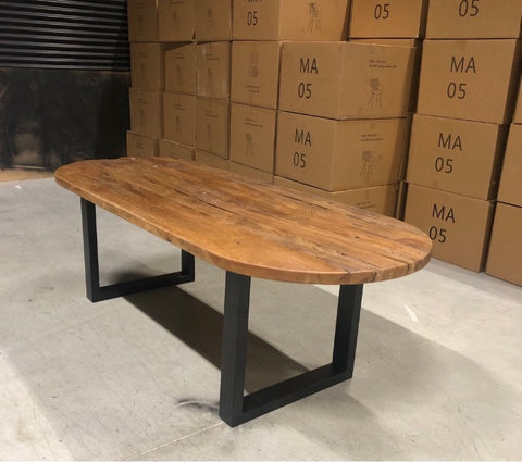 Ovale eettafel Mango met metalen U onderstel