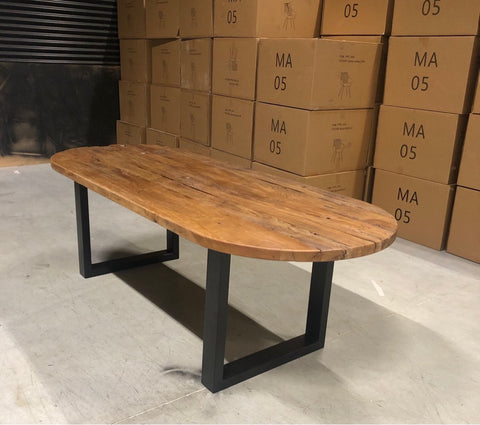 Ovale eettafel Mango met metalen X onderstel