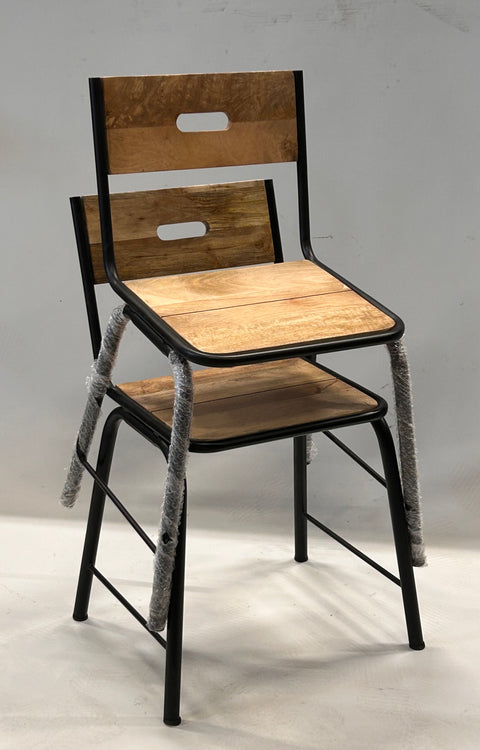 stapelbare stoel met handgreep 